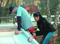 澳门太阳城集团：在建造木屋的过程中